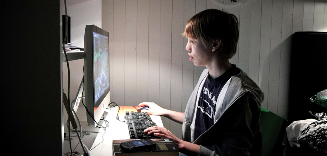 children playing computer games