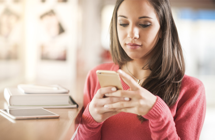 Textear People consume more calories when eating with a smartphone, study finds