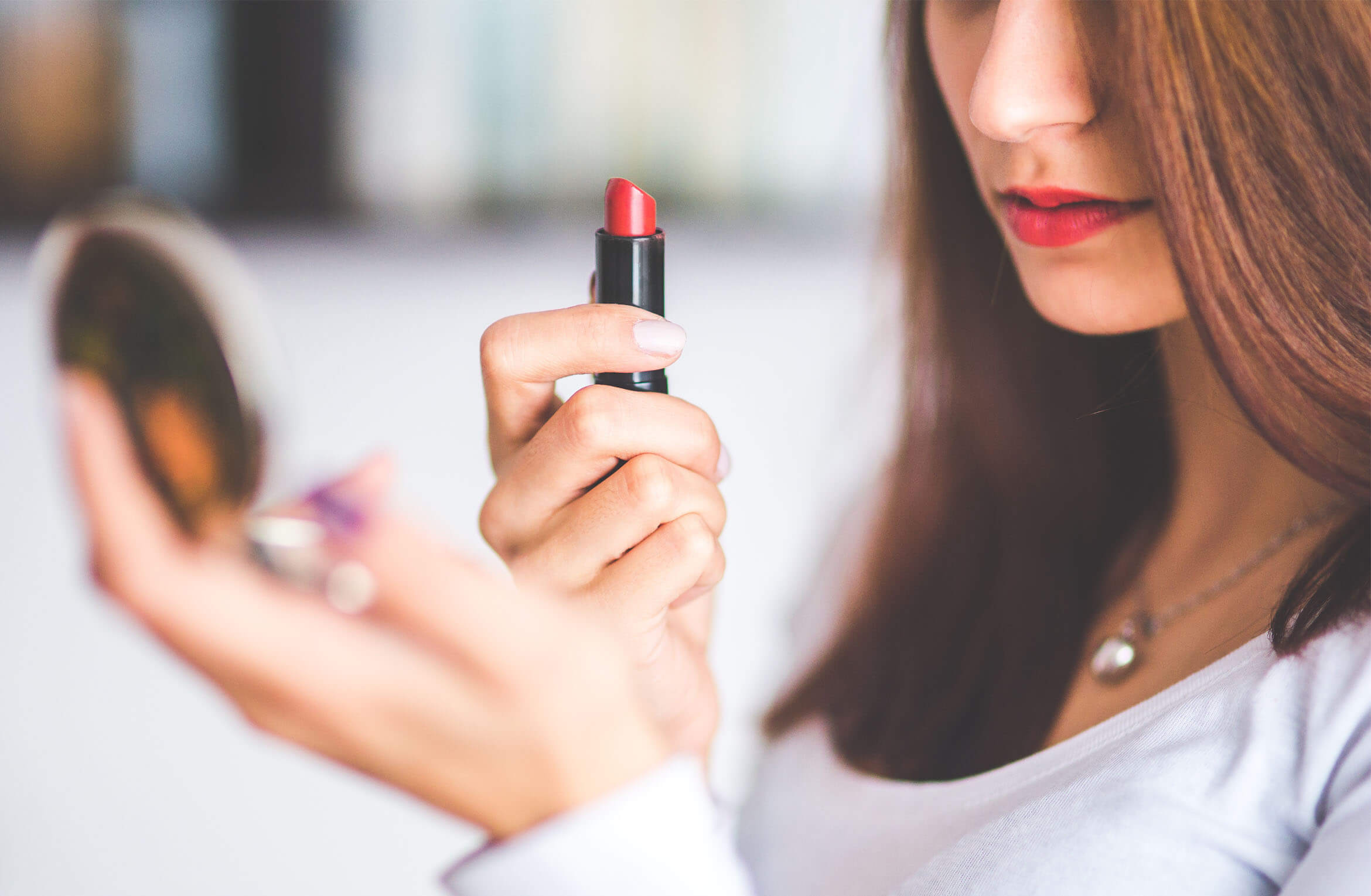 Study sheds light on the nuanced relationship between self-esteem and use of make-up