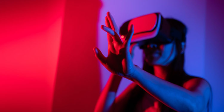 Embodying An Opposite Sex Virtual Reality Avatar Appears To Alter Perceptions Of Touch