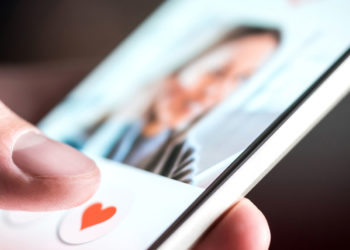 Disclosing victim status reduces online dating matches regardless of race or sex