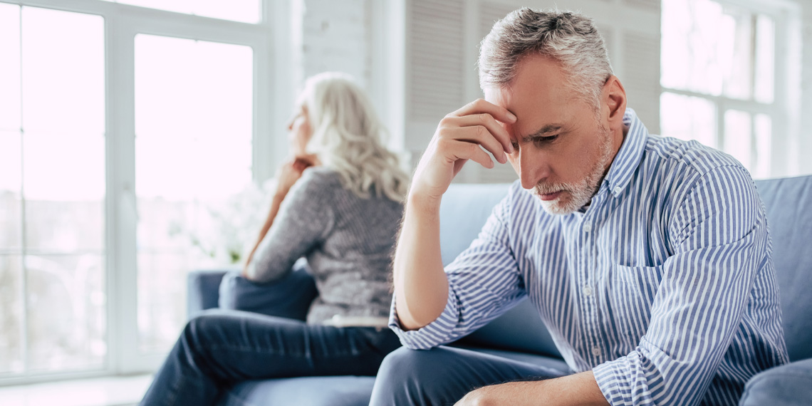 Úzkost z vazby a vyhýbání se jsou spojeny s kognitivní výkonností u starších párů