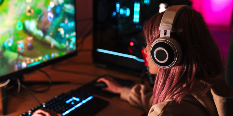 Students Who Play Online Video Games Likely to Score Better in