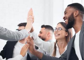 Expressing gratitude when doing stressful work reduces teammates’ stress and leads to more efficient cardiovascular responses