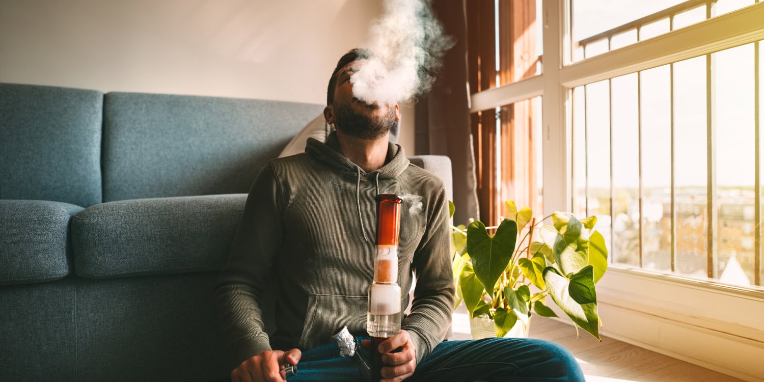 大麻を頻繁に使用する人は仕事を休む可能性が高い