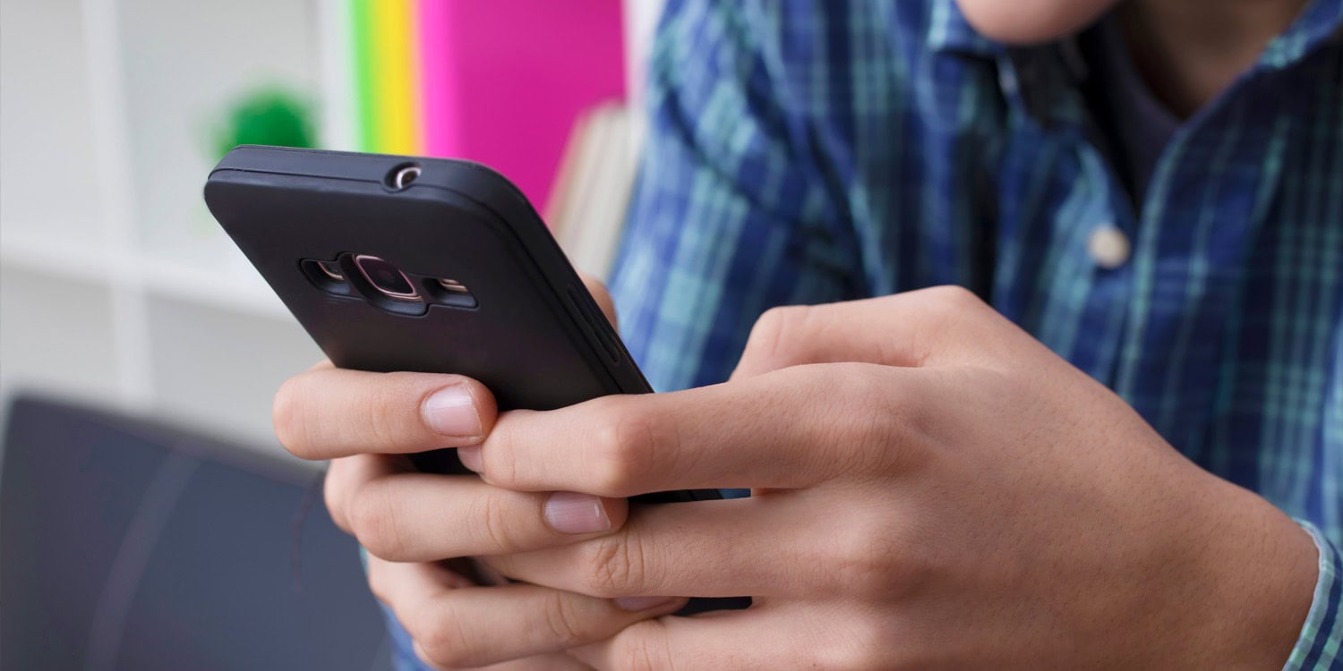 Parents often worry about screen time, but how teens use apps matters more. A new study reveals distinct user profiles, suggesting that online platforms mostly reinforce existing friendships rather than helping isolated youth build new connections.