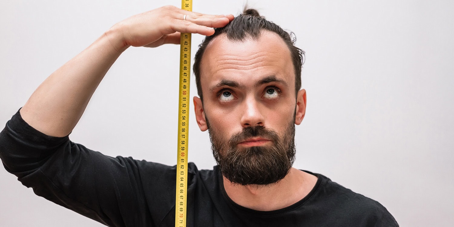Nespokojnosť s výškou predpovedá žiarlivosť a súťaživosť, ukazuje nová štúdia