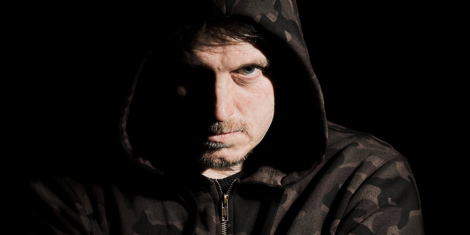 While early abuse is a known risk factor for psychopathy, the psychological pathways connecting the two remain murky. New research suggests that an avoidant attachment style acts as a bridge, linking traumatic childhoods to cold, antisocial behaviors in adulthood.