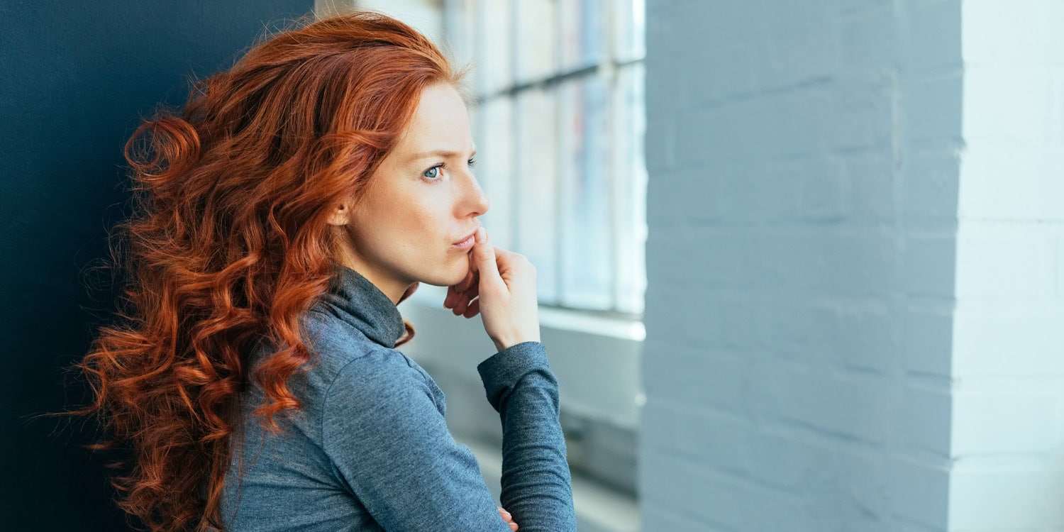 Gli adulti giovani affrontano l'isolamento sociale nonostante le grandi reti di amici