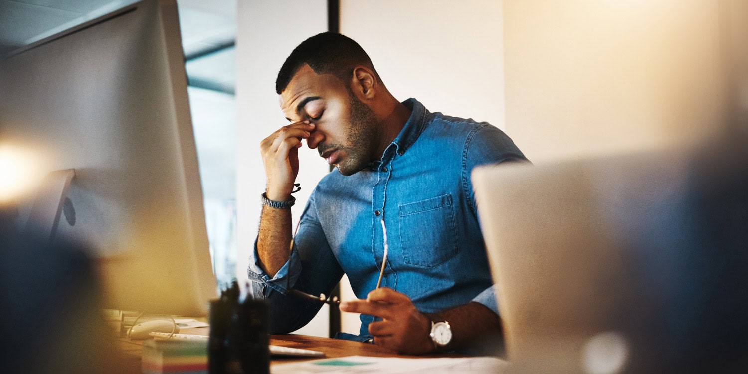 A recent analysis of global data reveals a link between income inequality and longer work weeks. The study suggests that economic disparity prompts individuals—particularly disadvantaged groups in the United States—to significantly increase their work hours.