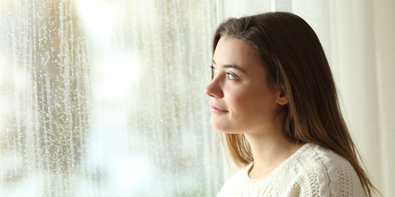 "Single positivity" encourages young women to embrace independence, but this cultural approval comes with an expiration date. A new study reveals that as single women age, they face renewed societal pressure to settle down and find a partner.