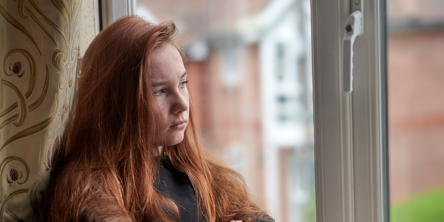 Negative life events trigger different depressive symptoms in teenage girls and boys